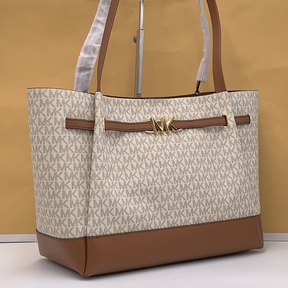 MICHAEL KORS Reed Large Logo Belted Shoulder Tote Bag  Vanila NWT - Picture 1 of 14